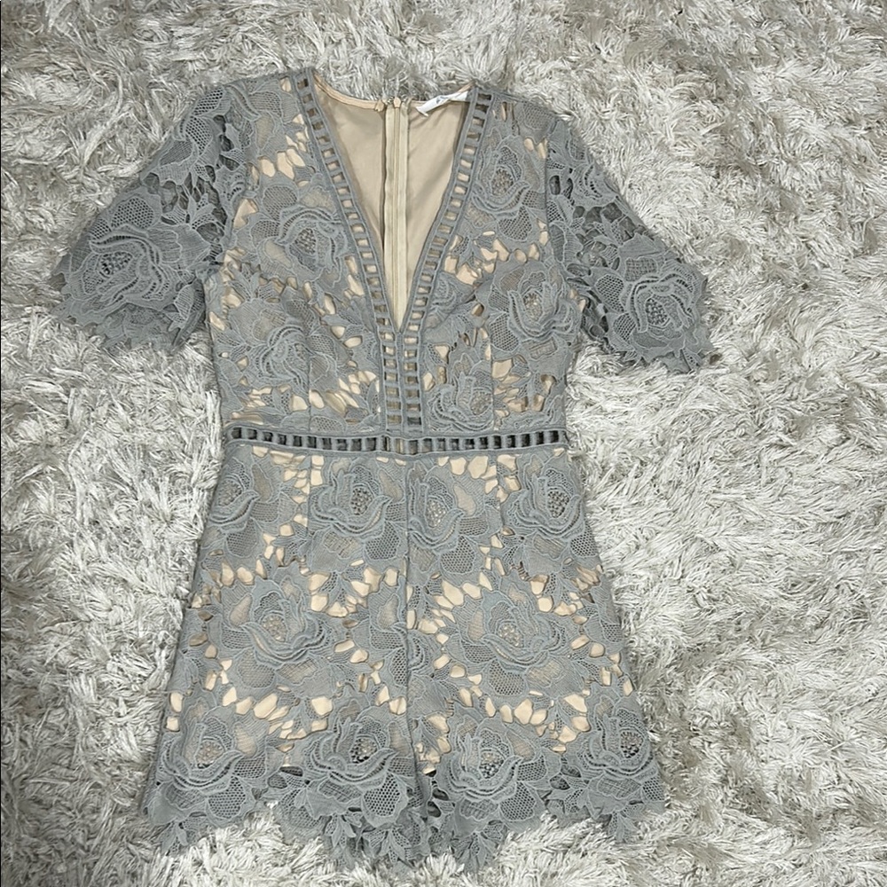 ASTR Elegant Gray Cream Lace Romper